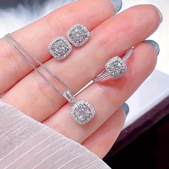 💎 Silver Halo Cushion-Cut Necklace, Stud Earrings and Ring Set - White - Picture 3 of 4